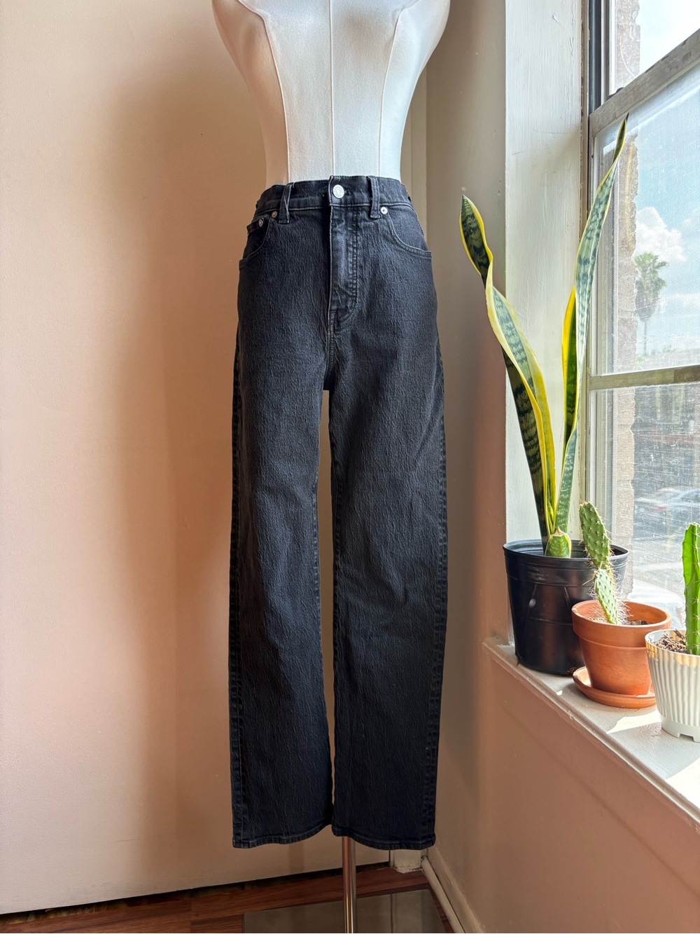 madewell noir 90s straight jeans
